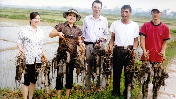 AFP[-]viết[-]phóng[-]sự[-]về[-]"vua[-]diệt[-]chuột"[-]của[-]Việt[-]Nam